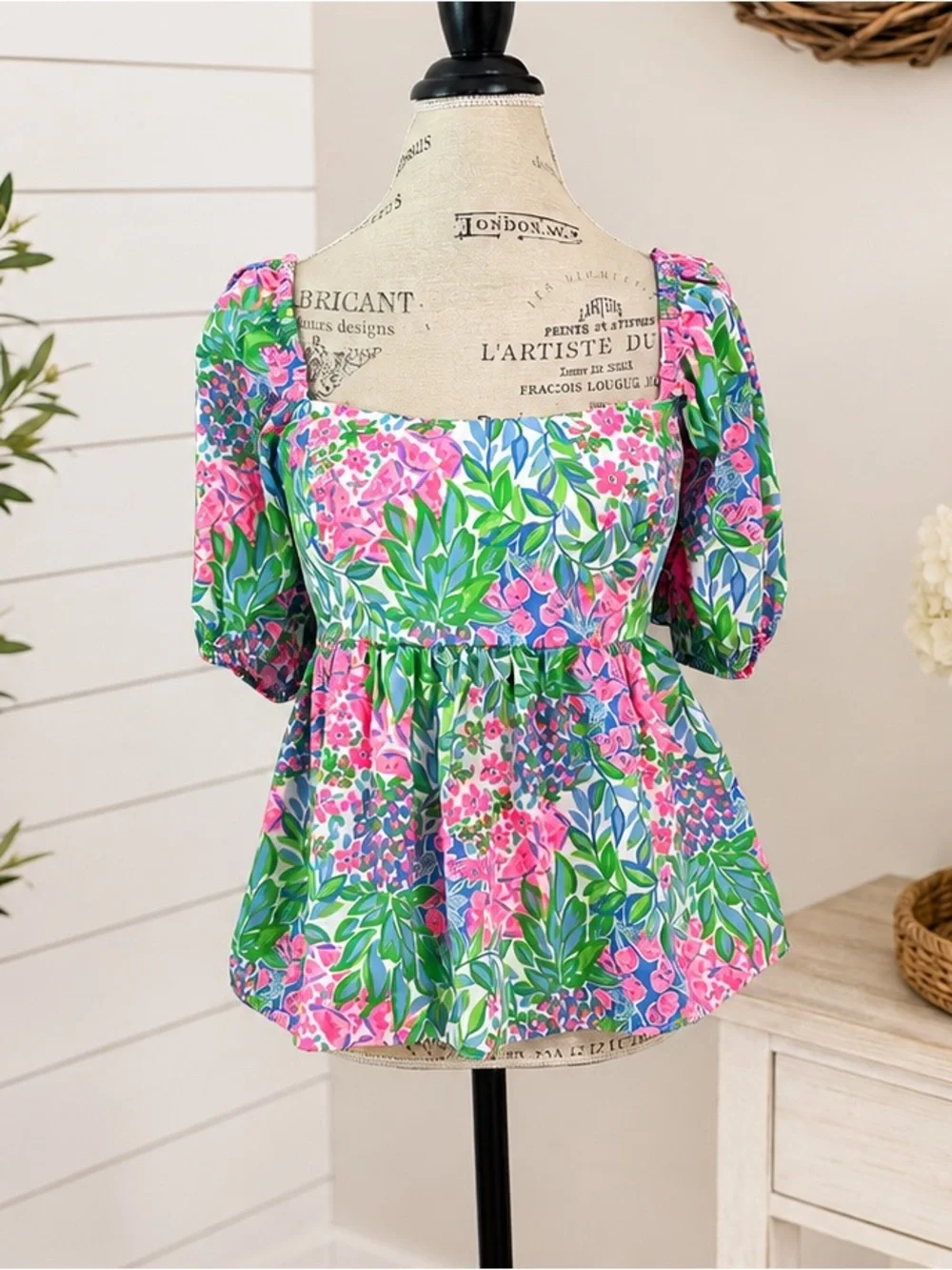 Lilly Pulitzer Kay Puff Sleeve Top Cherry on Top Floral Size 12 NWOT
